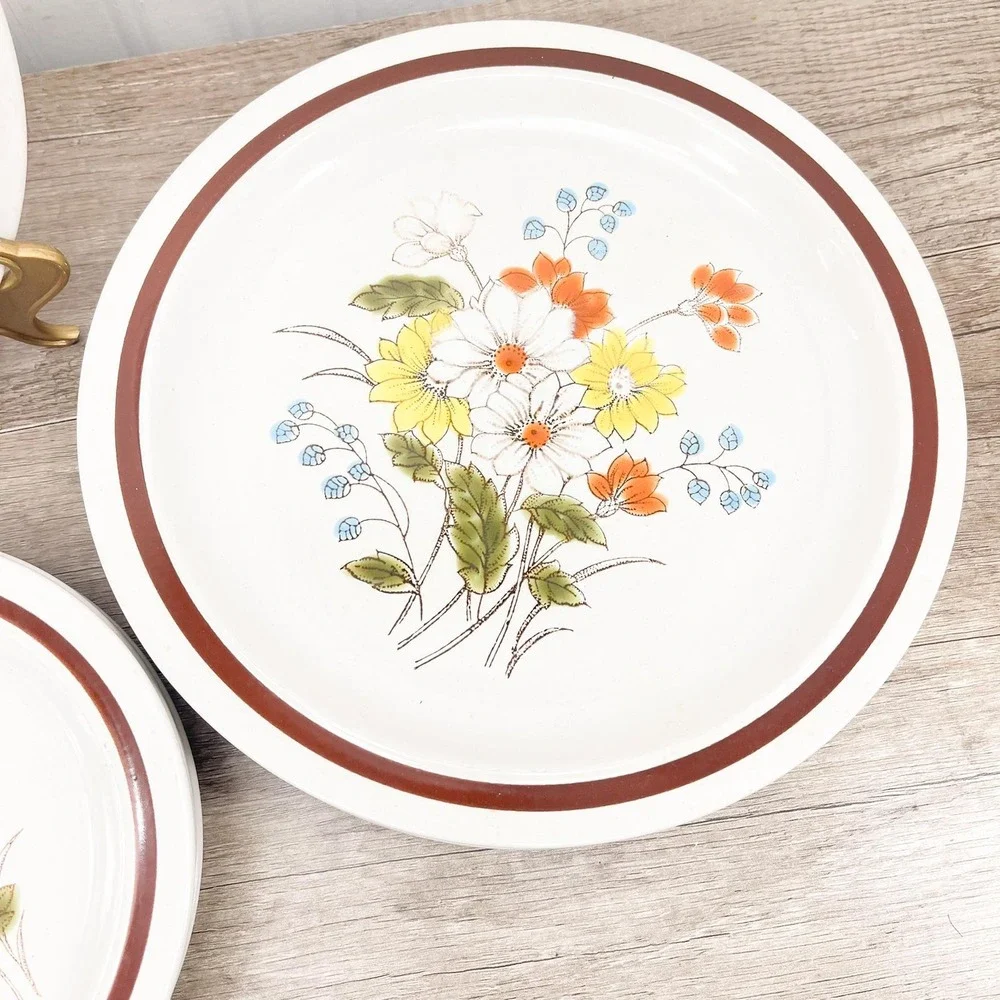 Vintage‎ Floral Stoneware Dessert Plates - Dinner Setting for 4